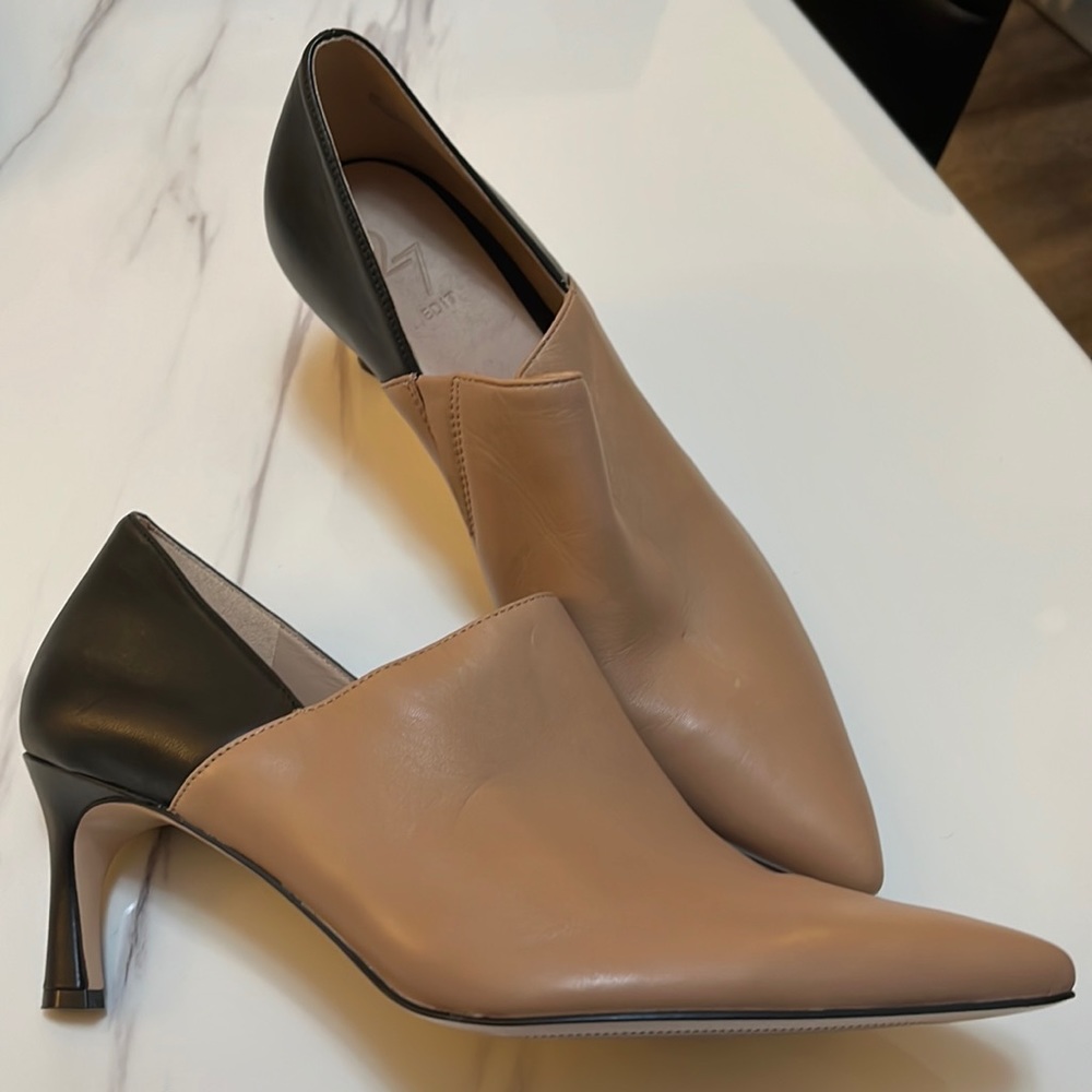 Naturalizer two tone shoes 9W